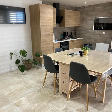 La Parenthese Poulouche アパート *