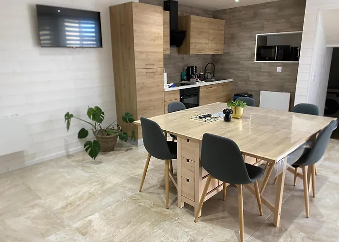 La Parenthese Poulouche Апартаменты *